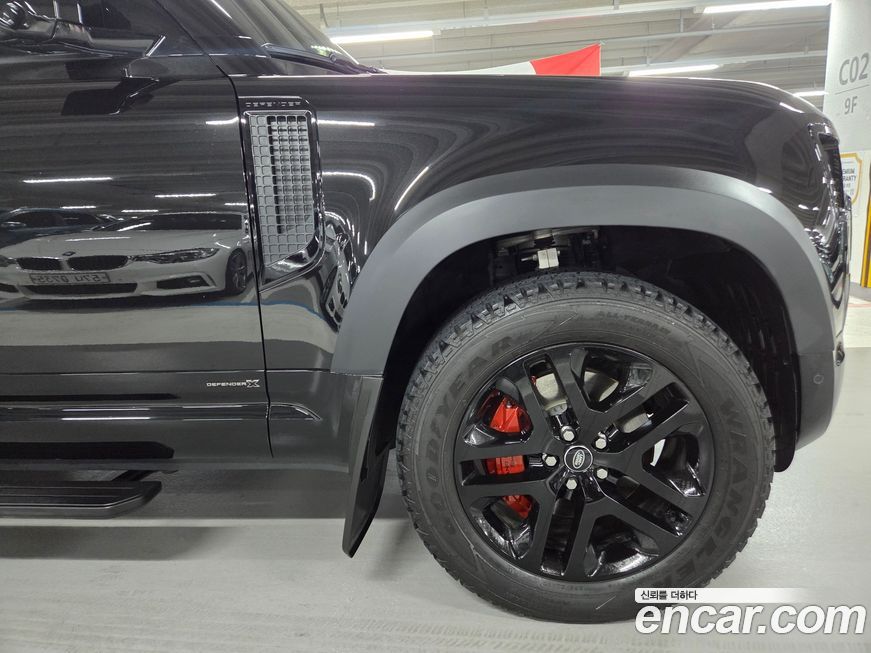 Land Rover Defender 2025