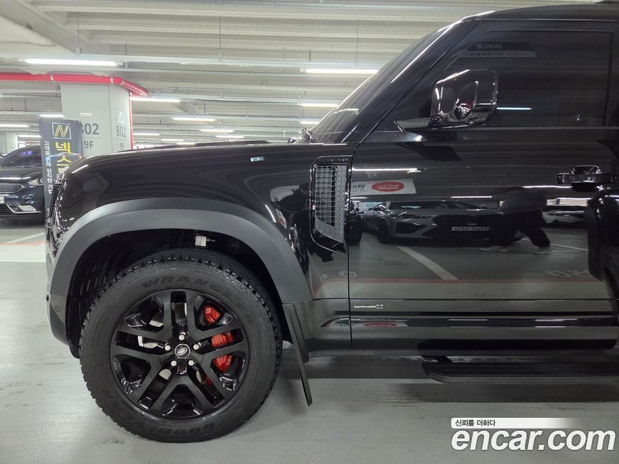 Land Rover Defender 2025