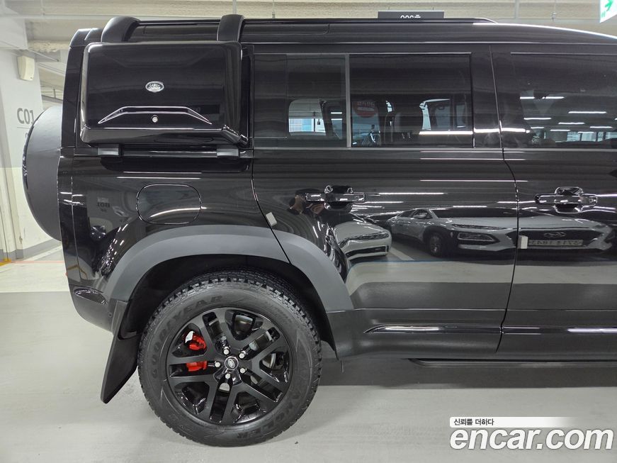 Land Rover Defender 2025
