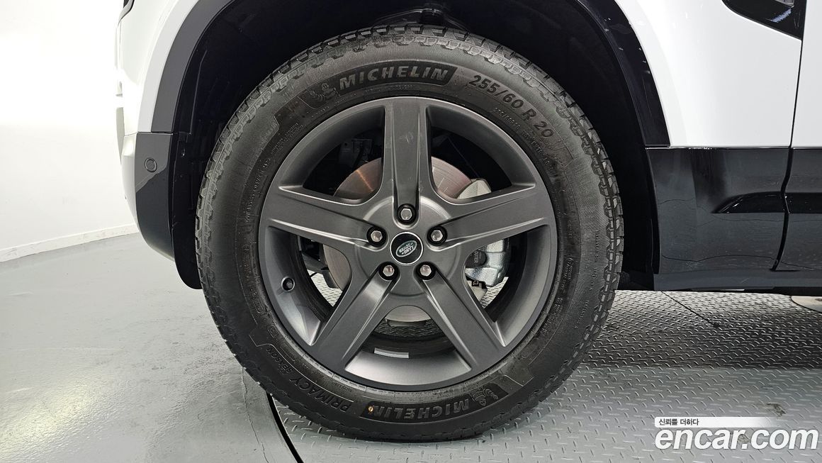 Land Rover Defender 2025