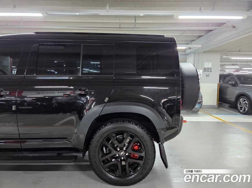 Land Rover Defender 2025