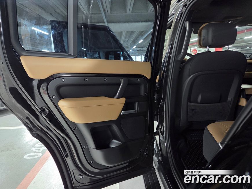 Land Rover Defender 2025