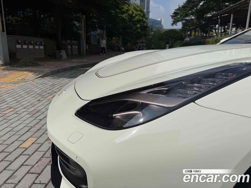 Ferrari GTC4 Lusso 2020