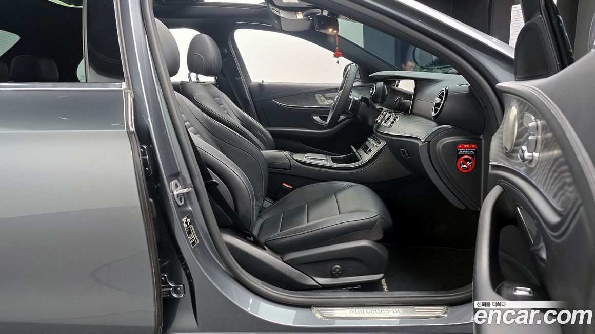 Mercedes-Benz E-Class 2022