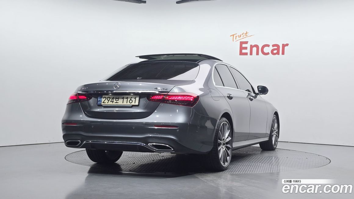 Mercedes-Benz E-Class 2022