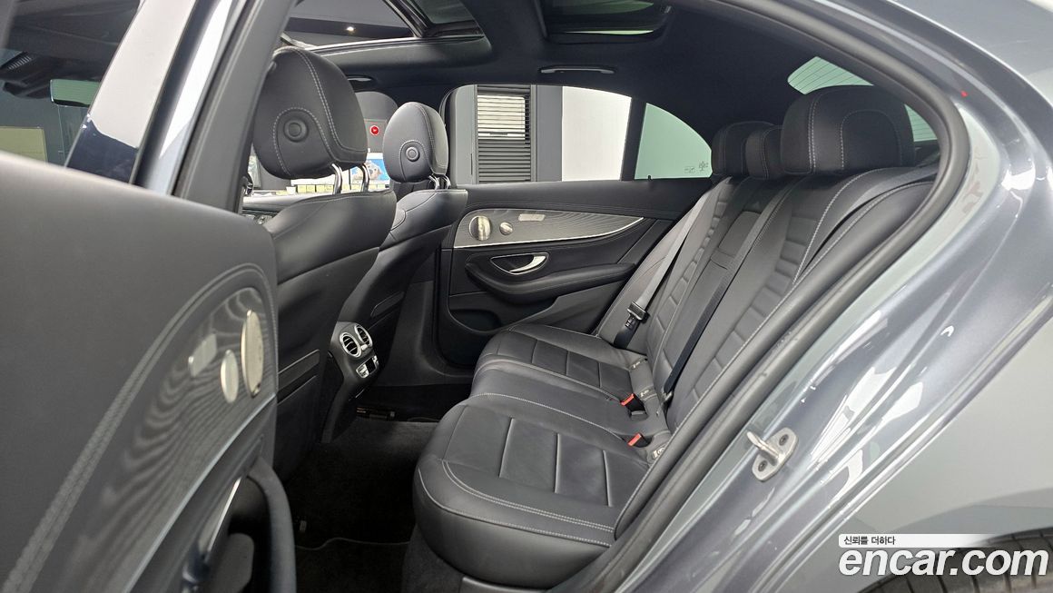 Mercedes-Benz E-Class 2022