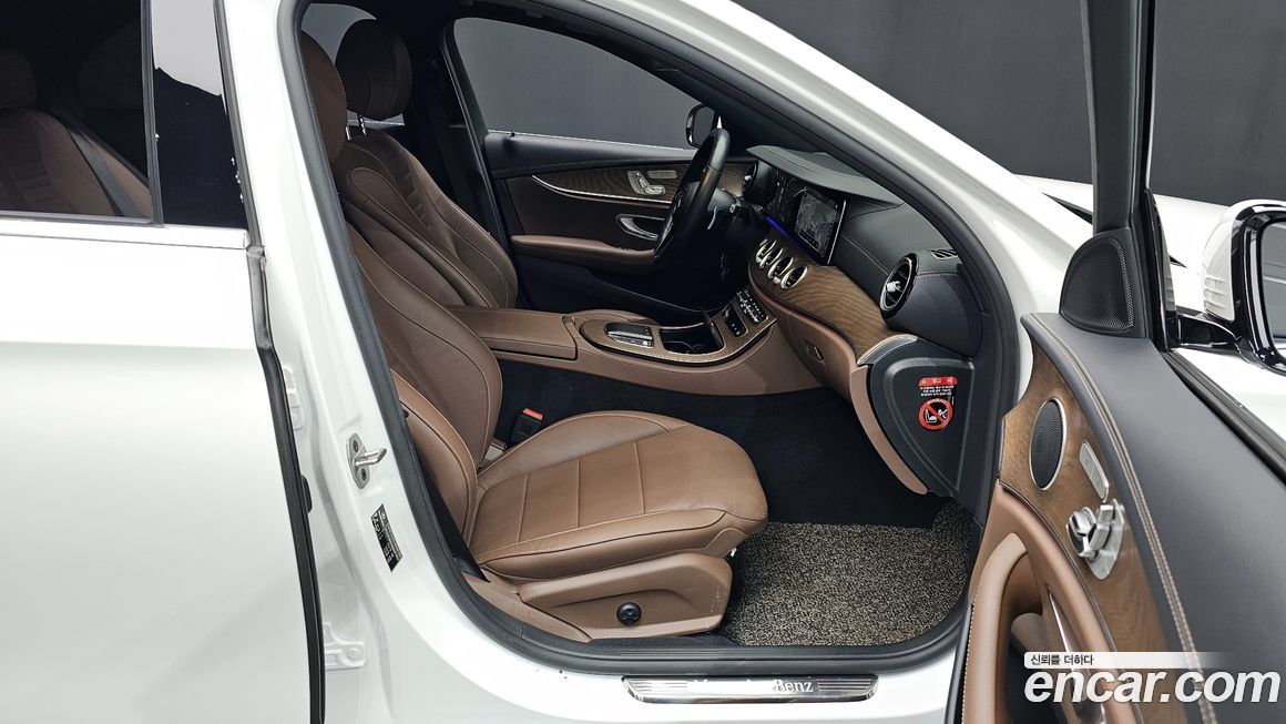 Mercedes-Benz E-Class 2022