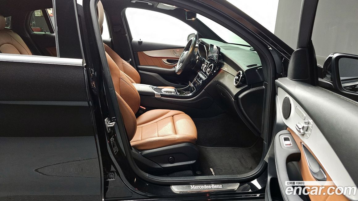 Mercedes-Benz GLC-Class 2021