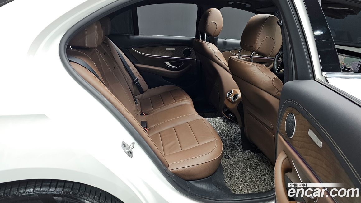 Mercedes-Benz E-Class 2022