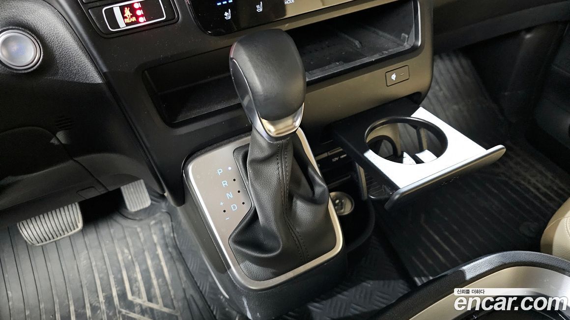 Hyundai Staria 2025