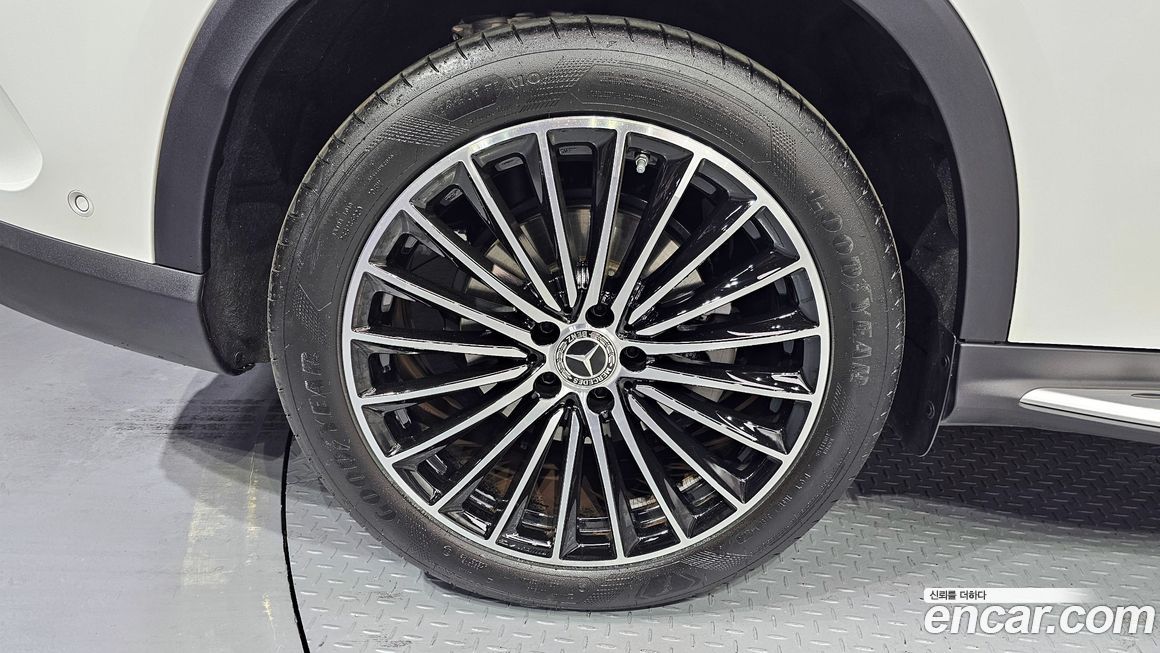 Mercedes-Benz GLC-Class 2025