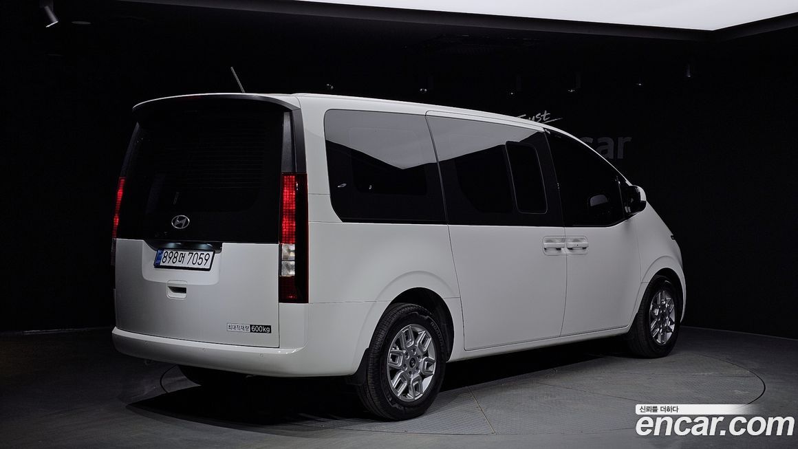 Hyundai Staria 2025