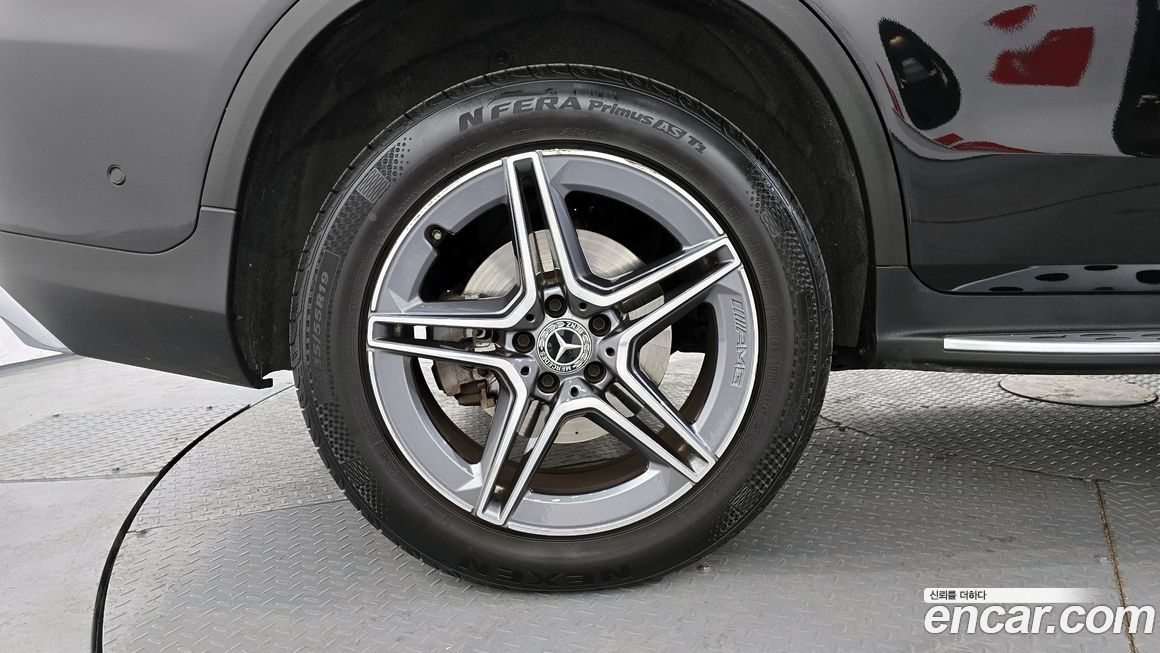 Mercedes-Benz GLC-Class 2021