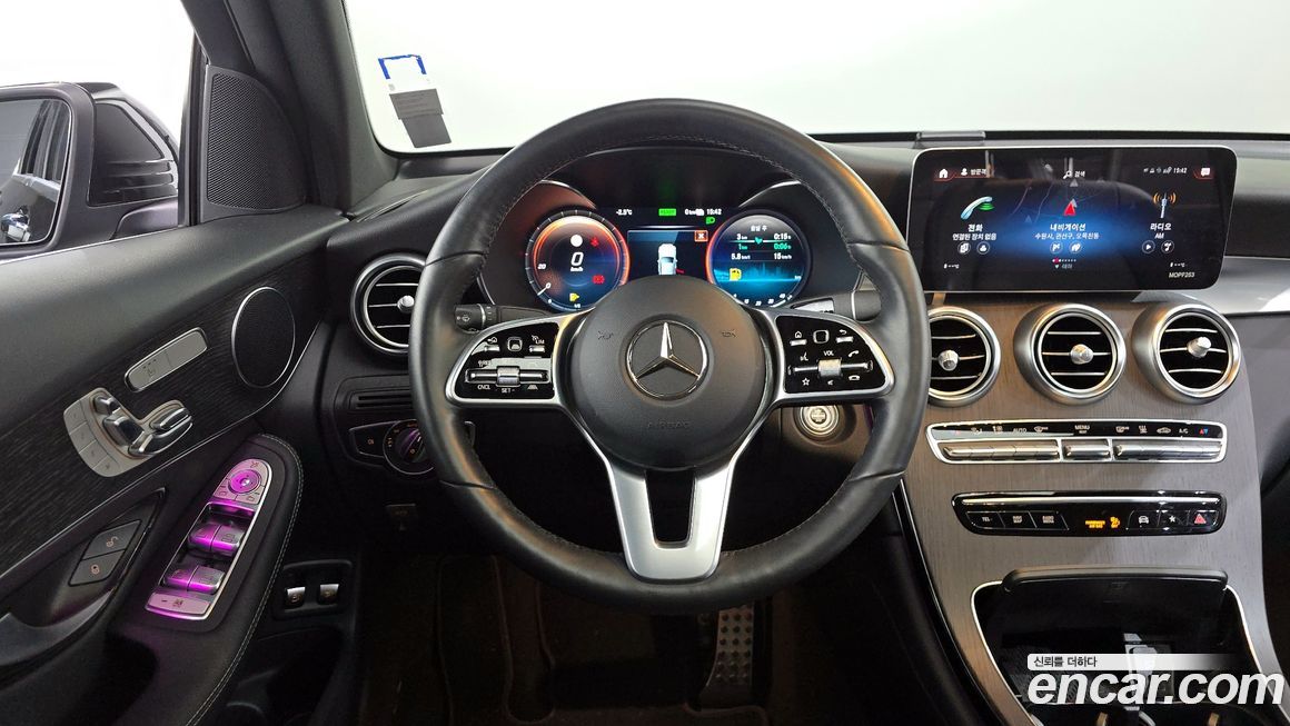 Mercedes-Benz GLC-Class 2021