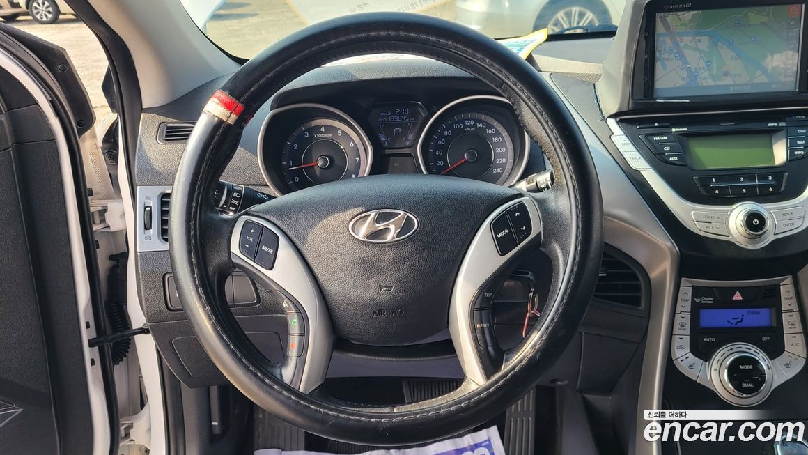 Hyundai AVANTE 2012