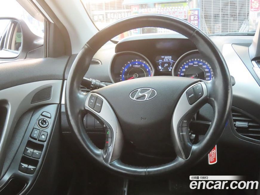 Hyundai AVANTE 2013