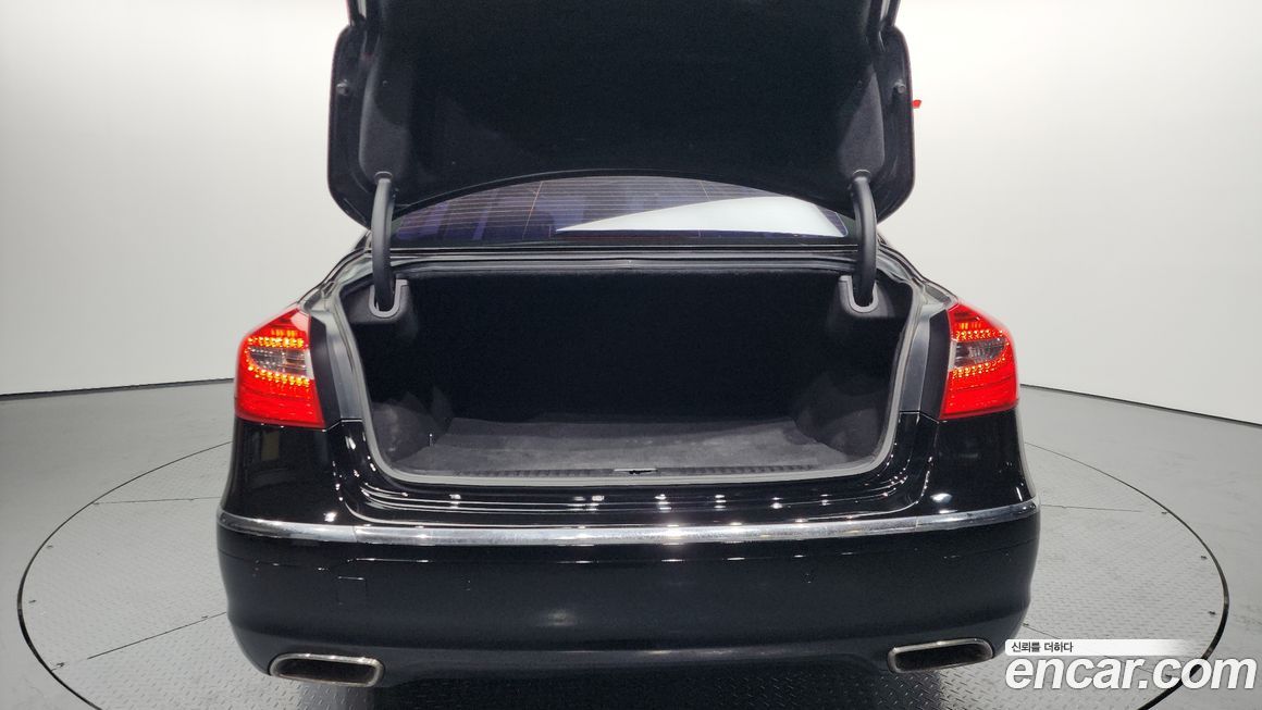 Hyundai Genesis 2012