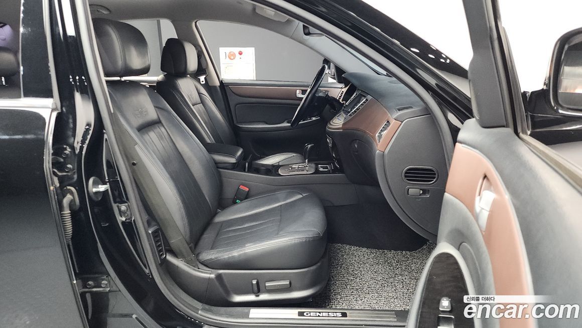 Hyundai Genesis 2012