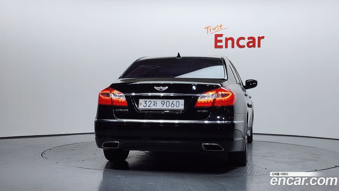 Hyundai Genesis 2012