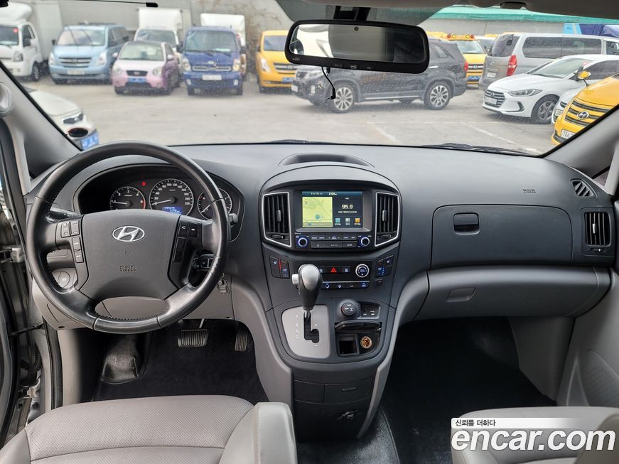 Hyundai Starex 2018