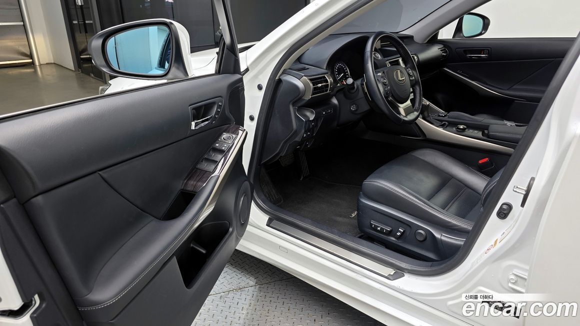 Lexus IS 2015