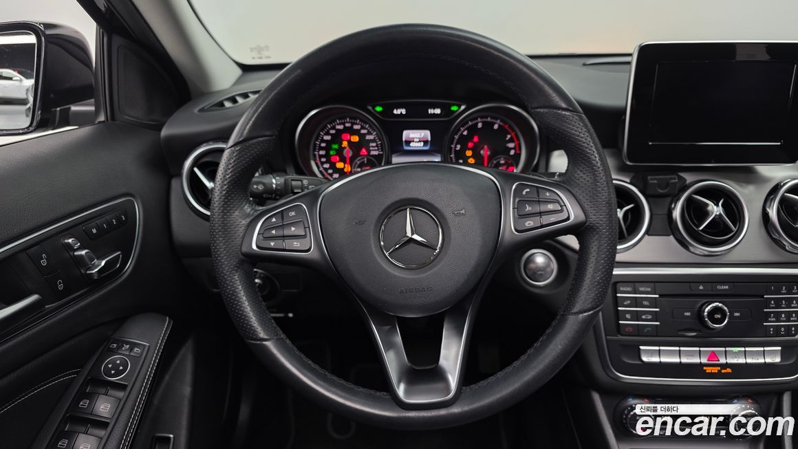 Mercedes-Benz GLA-Class 2019