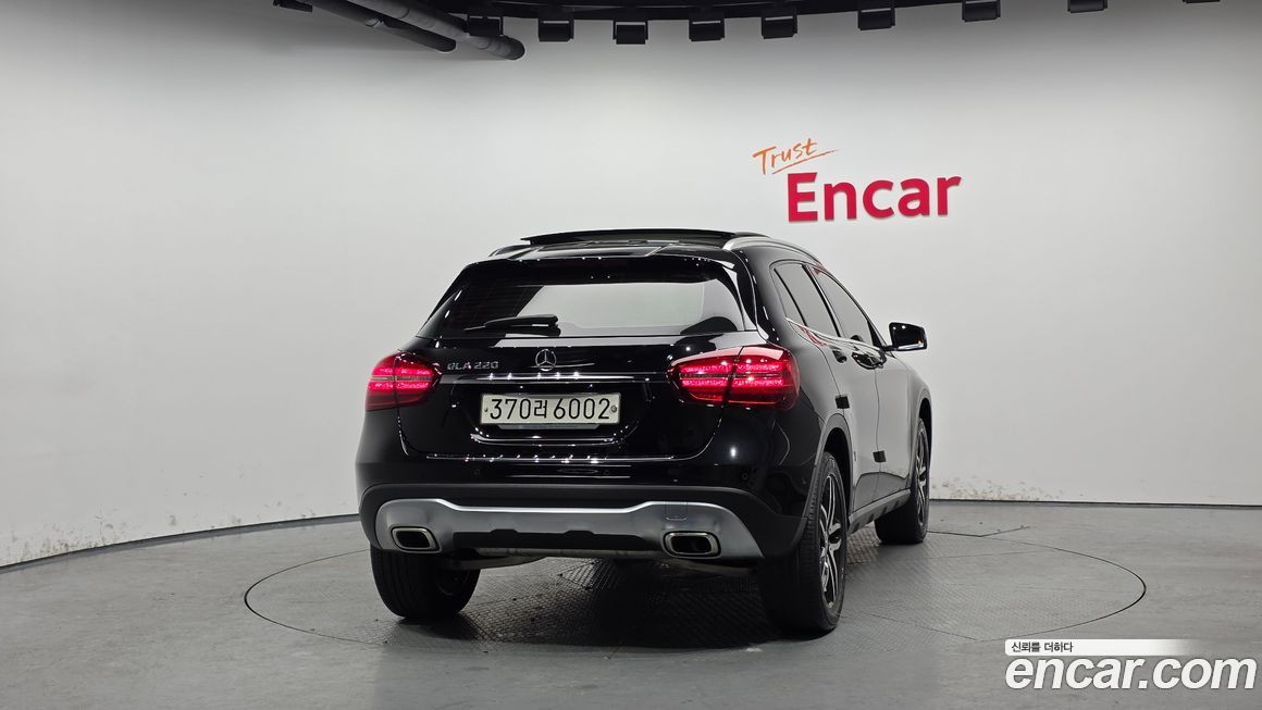 Mercedes-Benz GLA-Class 2019