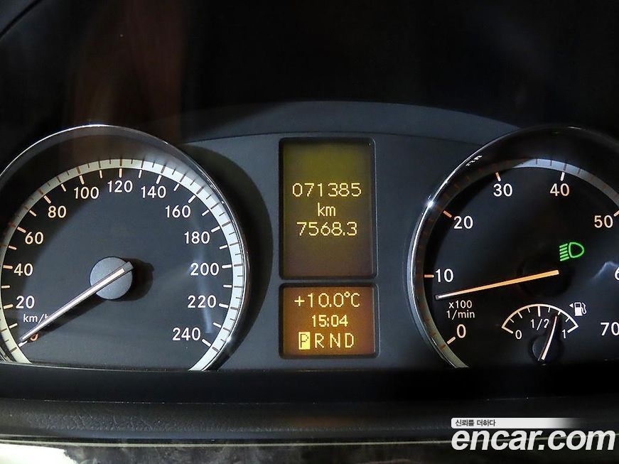 Mercedes-Benz V-Class 2011