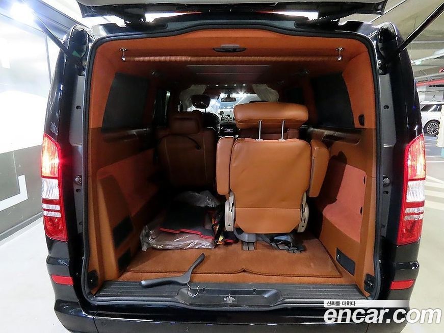 Mercedes-Benz V-Class 2011
