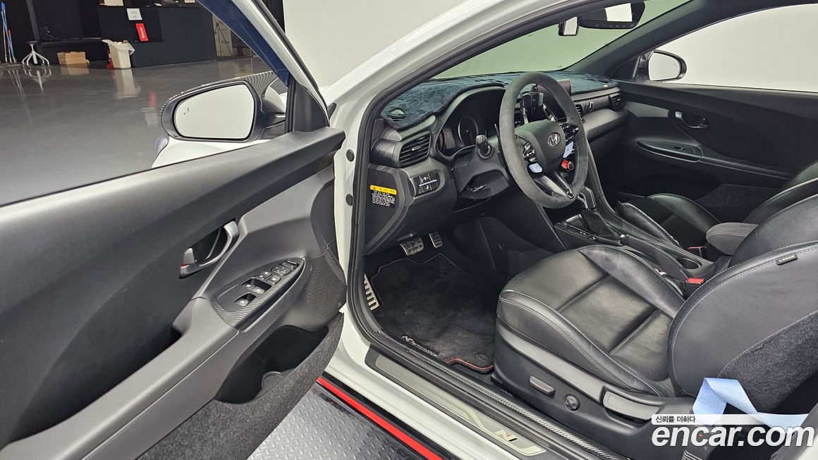 Hyundai Veloster 2021