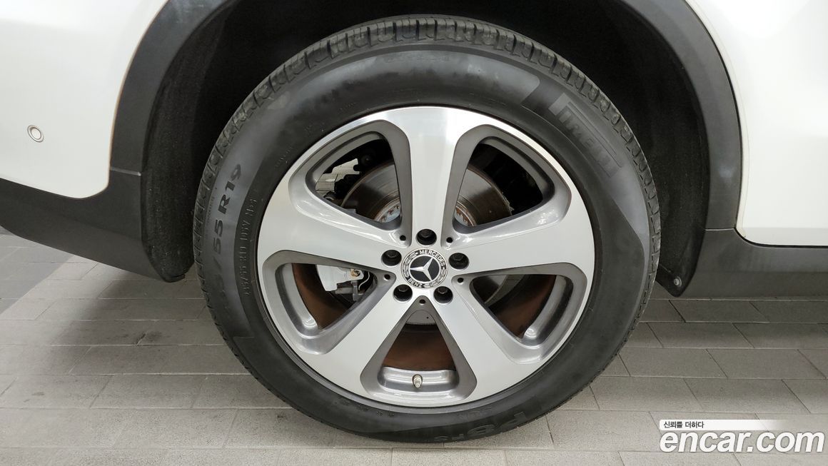 Mercedes-Benz GLC-Class 2019