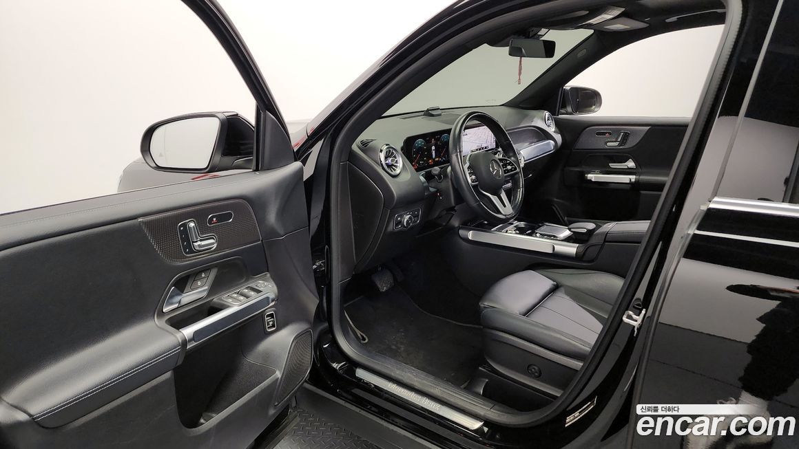 Mercedes-Benz GLB-Class 2021