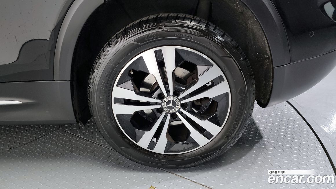 Mercedes-Benz GLB-Class 2021