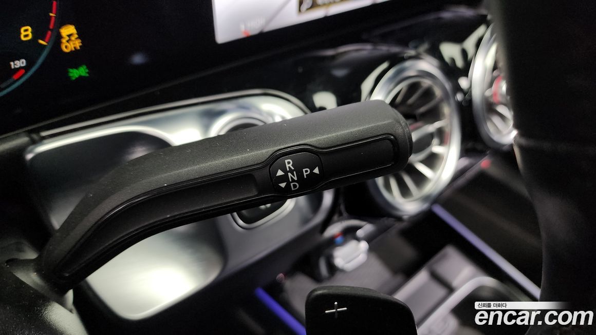 Mercedes-Benz GLB-Class 2021