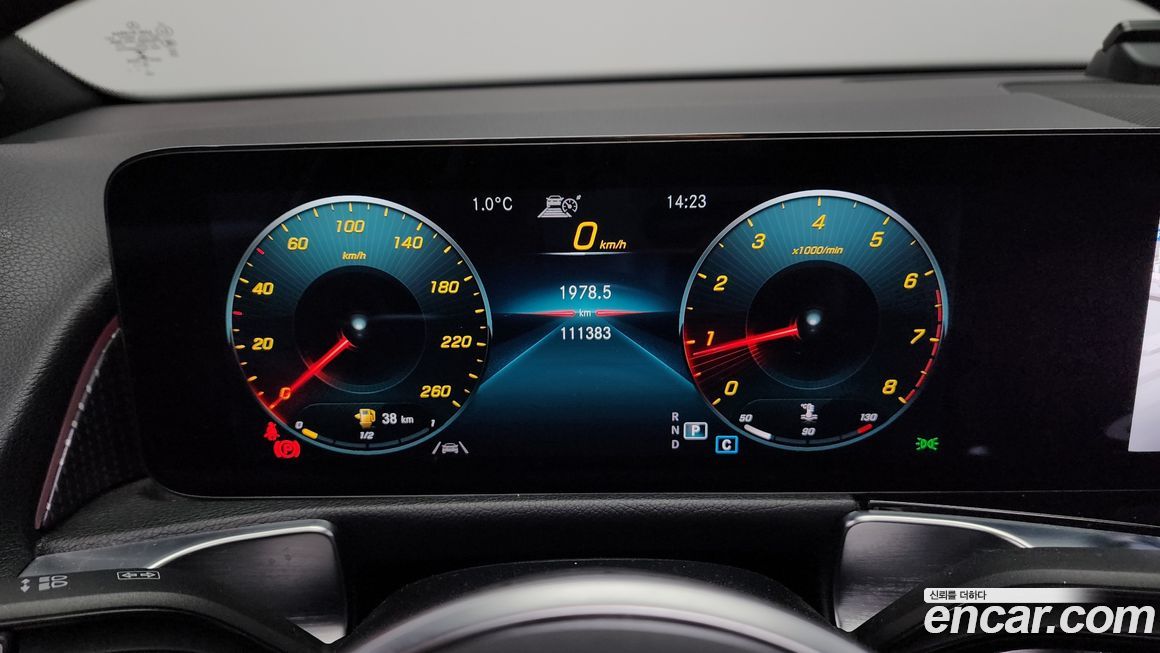 Mercedes-Benz GLB-Class 2021