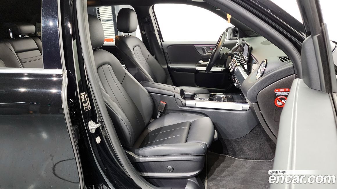 Mercedes-Benz GLB-Class 2021