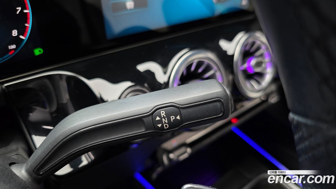 Mercedes-Benz GLA-Class 2021