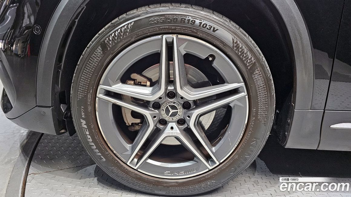 Mercedes-Benz GLA-Class 2021