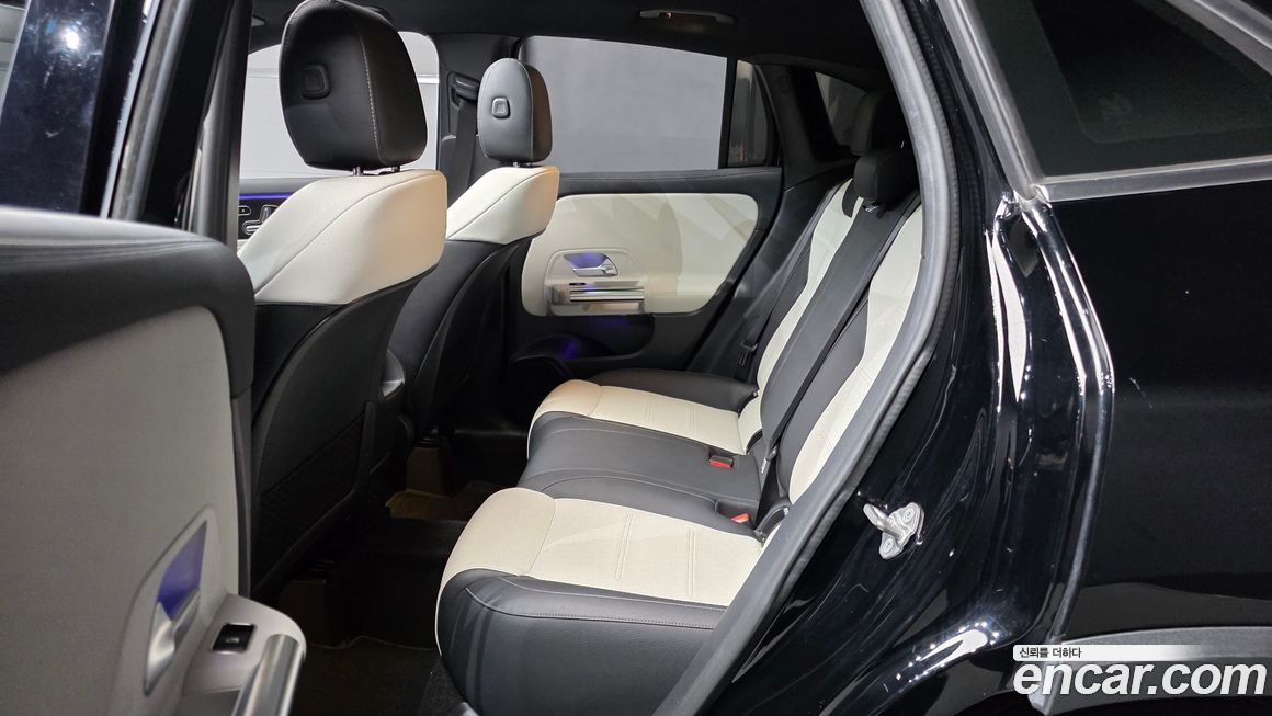 Mercedes-Benz GLA-Class 2021