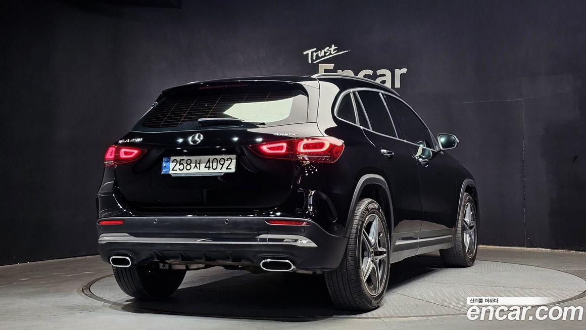 Mercedes-Benz GLA-Class 2021