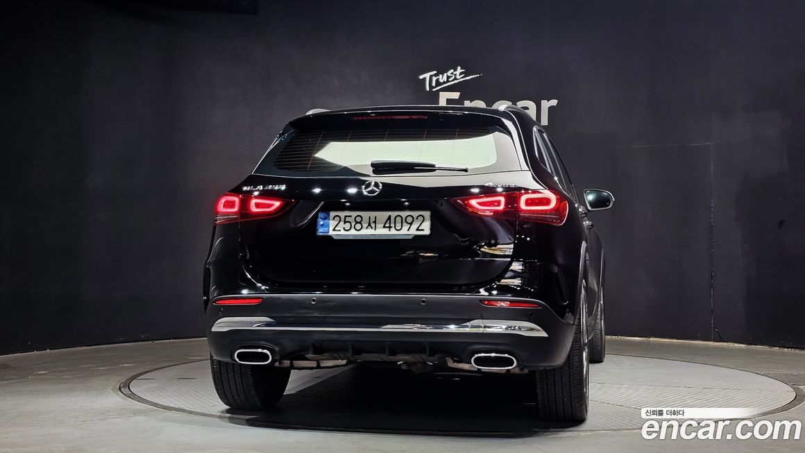 Mercedes-Benz GLA-Class 2021