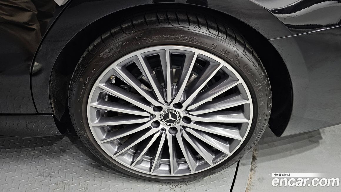 Mercedes-Benz C-Class 2023