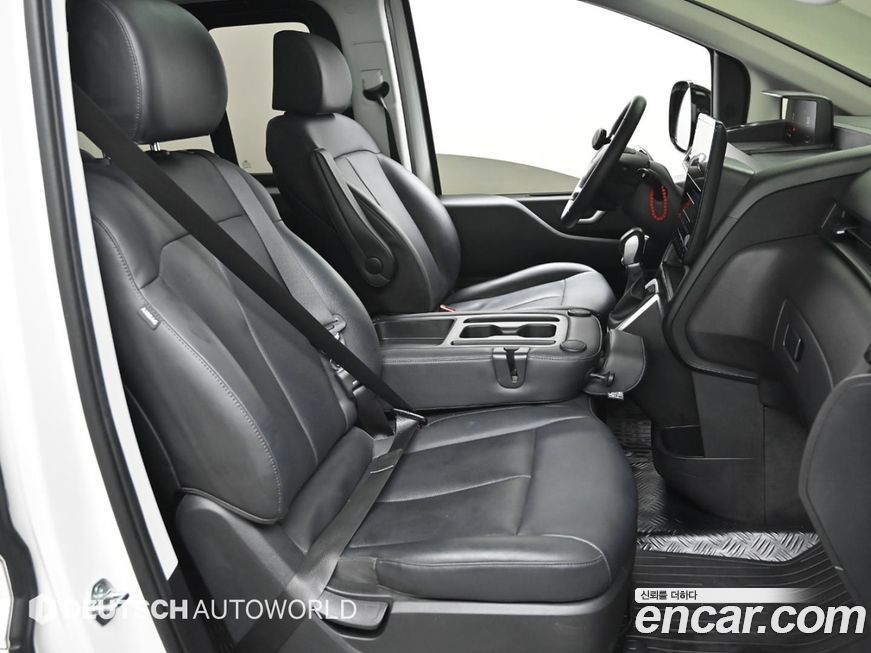 Hyundai Staria 2025