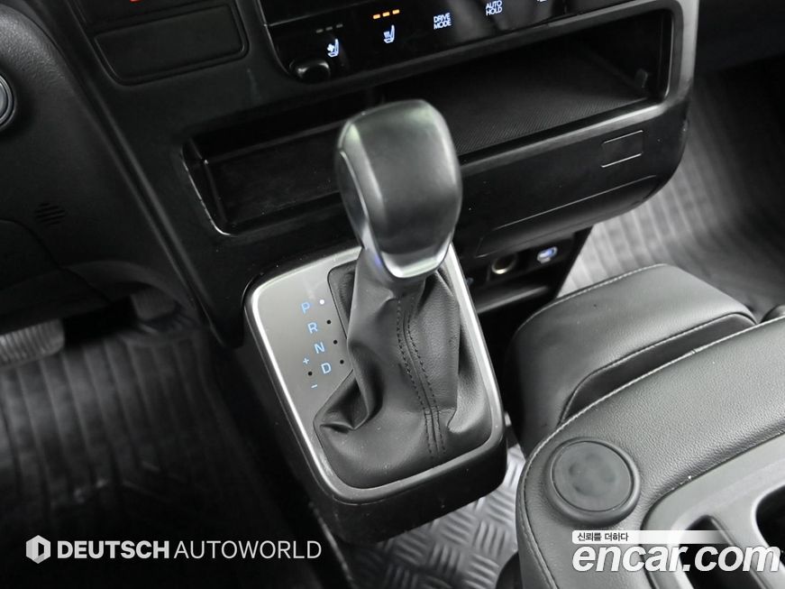 Hyundai Staria 2025