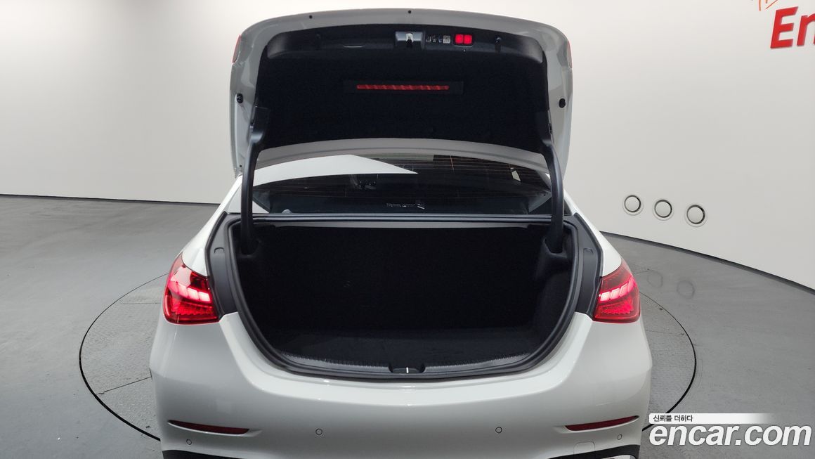 Mercedes-Benz C-Class 2025