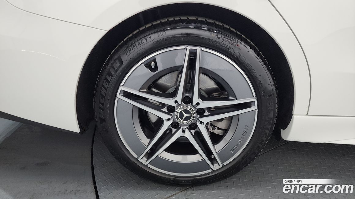 Mercedes-Benz C-Class 2025