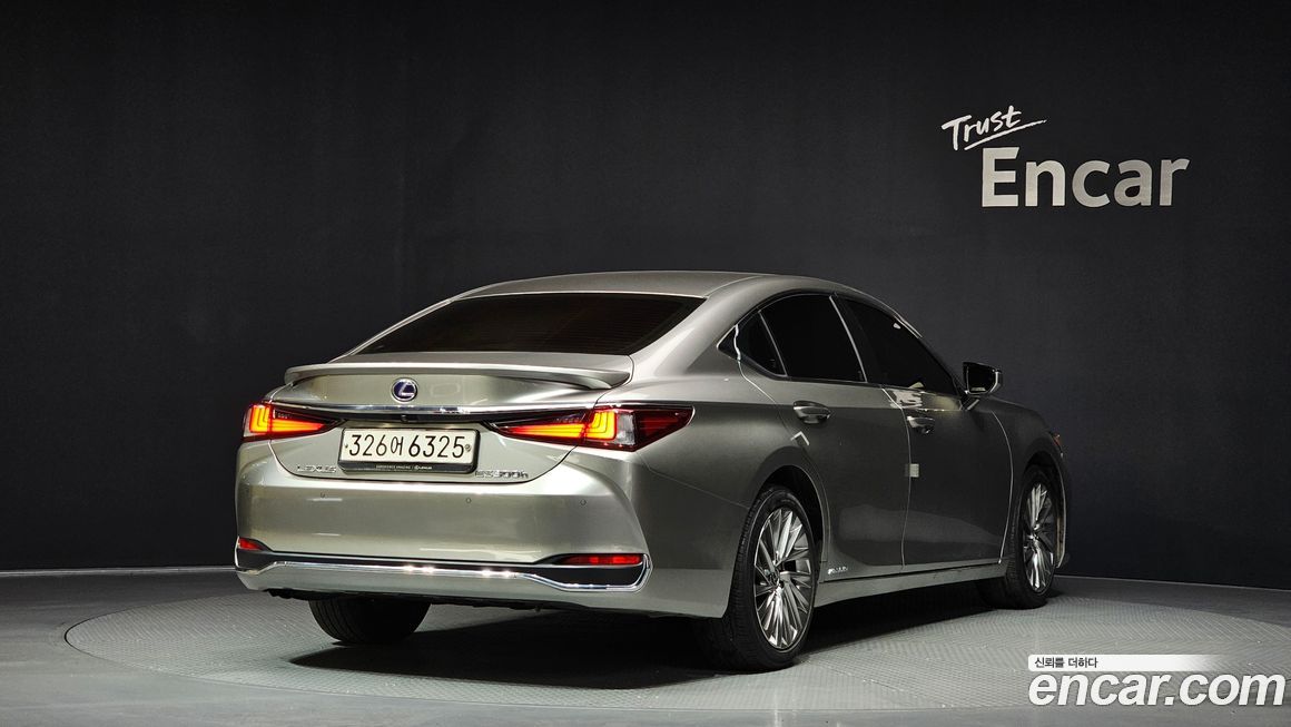 Lexus ES 2022