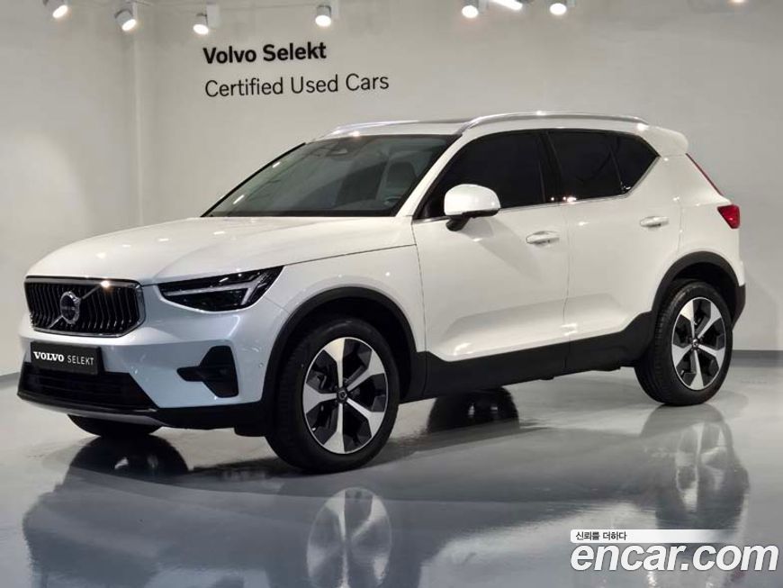 Volvo XC40 2025