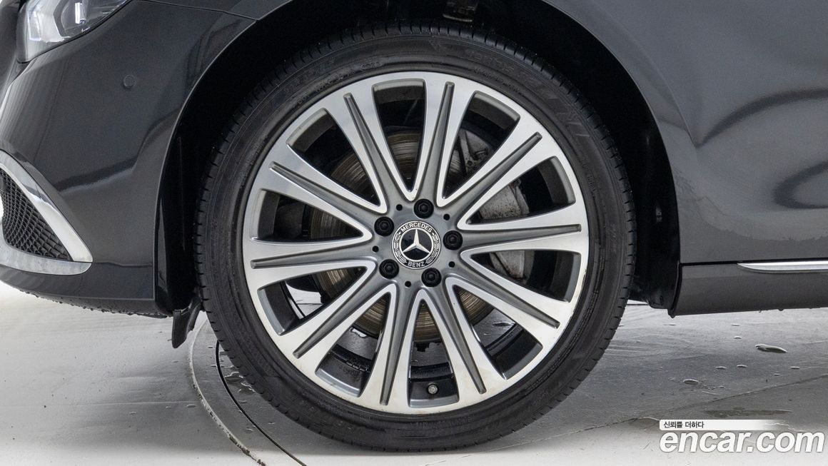 Mercedes-Benz E-Class 2023