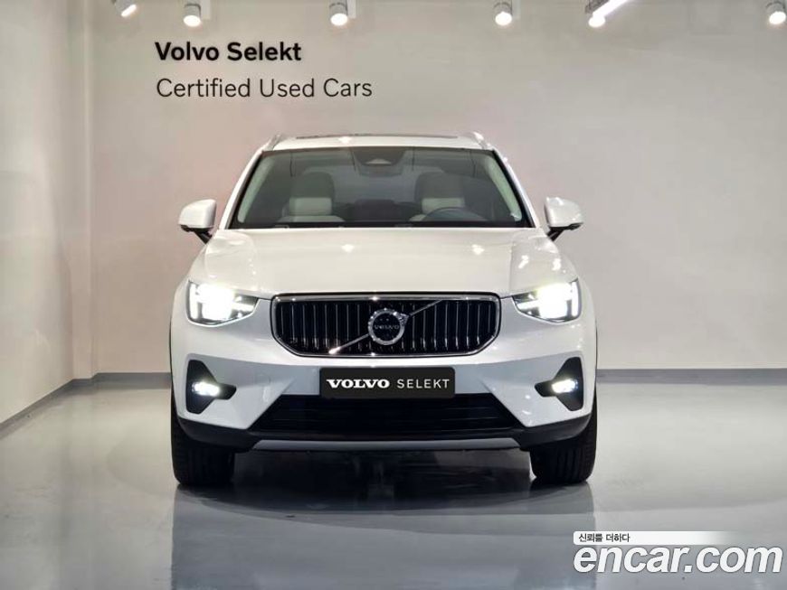 Volvo XC40 2025